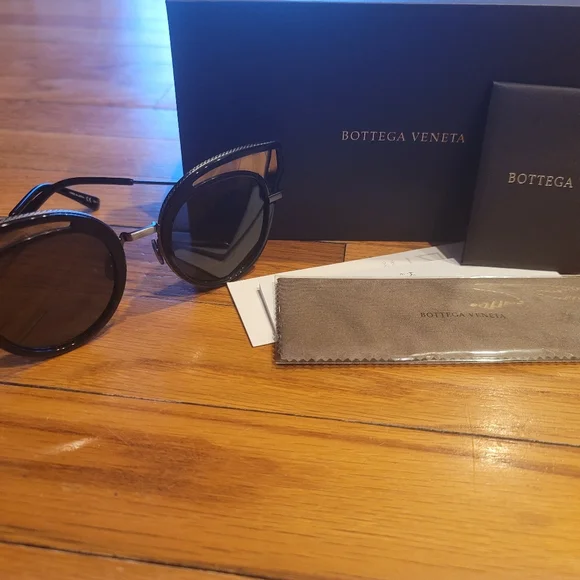 Bottega Veneta Authentic Black‑Silver Sunglasses – Luxury  display picture 1